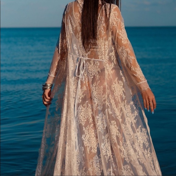 Exquisite white lace coverup 🌸🌺 - Picture 2 of 8